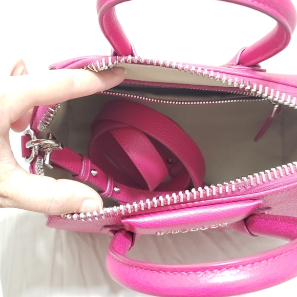 100% Authentic Givenchy Antigona Mini Fuschia crossbody bag - Picture 8 of 10